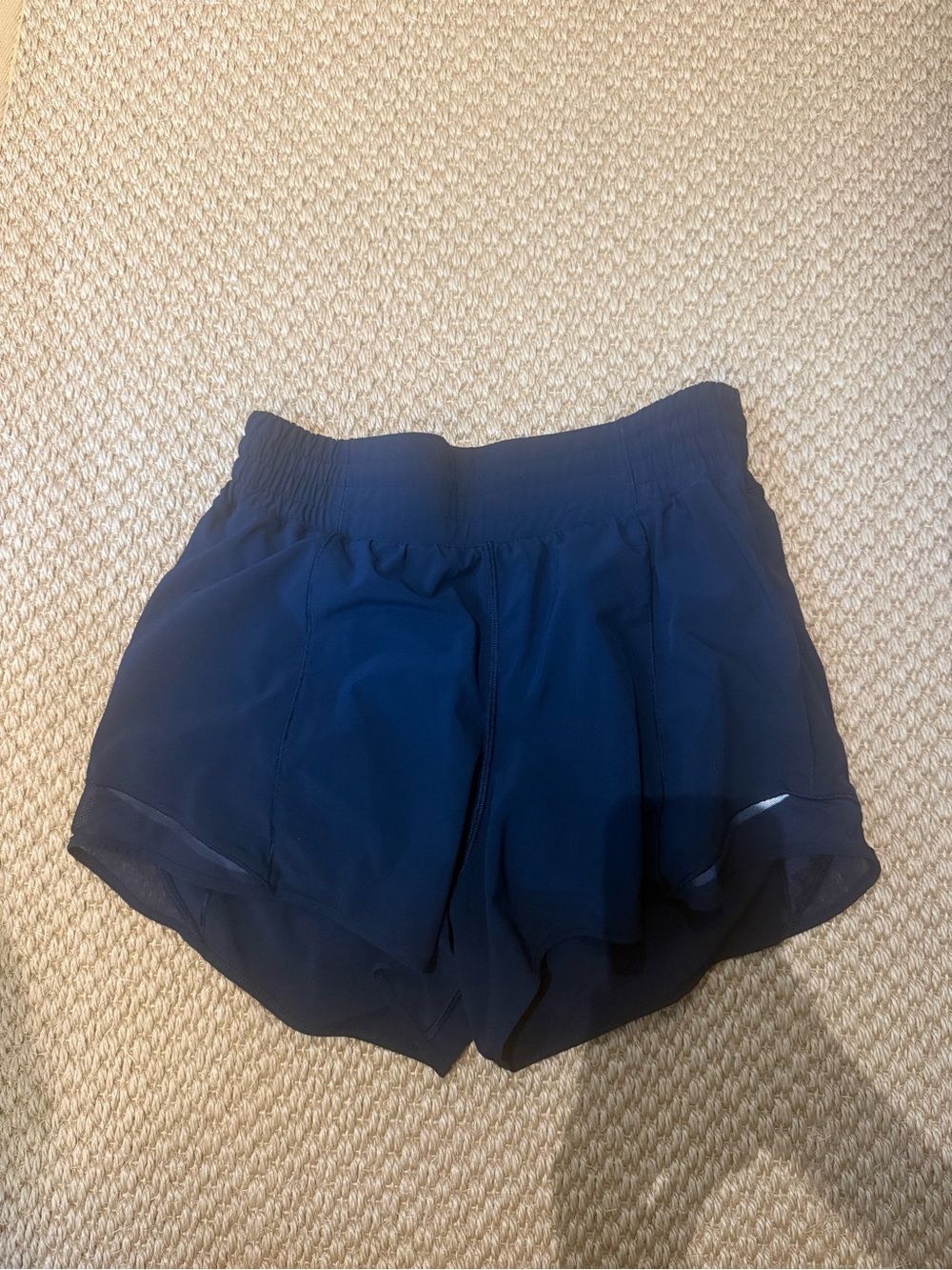 Lululemon High Waisted Hotty Hot Short - 2.5 inch inseam - Picture 2 of 4